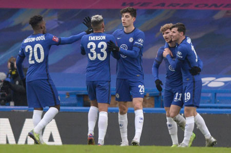 鹈鹕第二节7次失误，单节净负14分半场落后老鹰10分