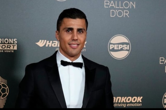 中超强队国安在亚冠被越南绝杀，国脚表现低迷，暴露中国足球实力与管理问题。