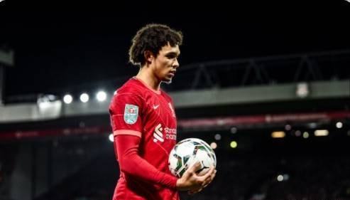 融于池畔，简于形制；瑞典高尔夫球场度假木屋设计