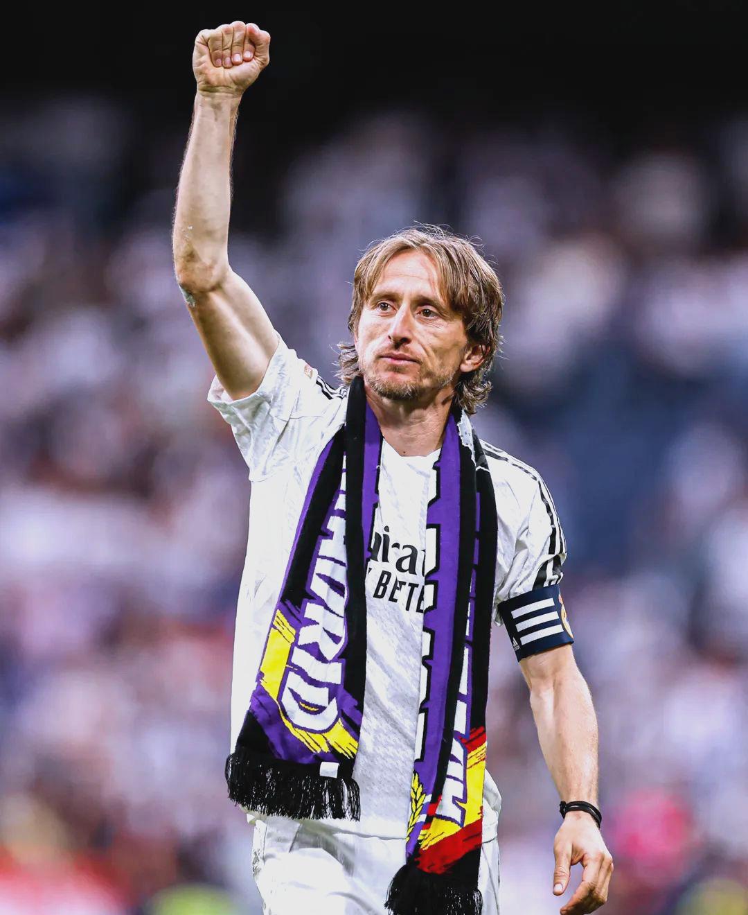 澳超半场：德斯波托夫斯基破门，十人珀斯光荣暂1-0西悉尼