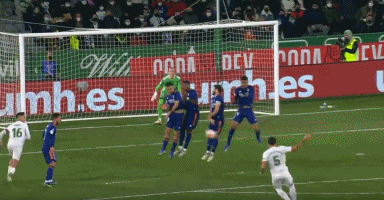 替补球员首秀即得分，成为焦点